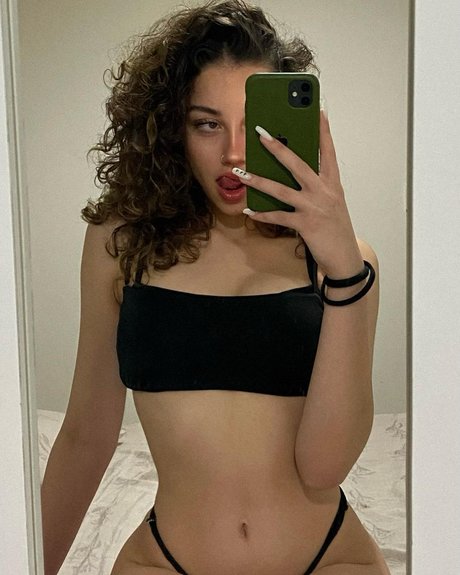 Aleynakutluay hot star picture