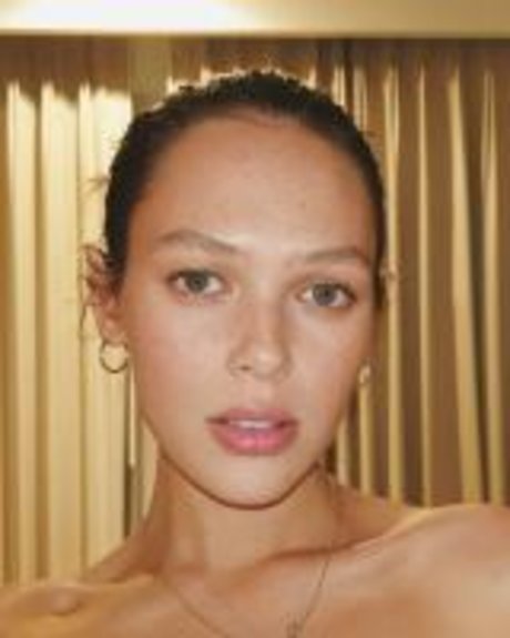 Naomi Stevens_ pornographic model pics