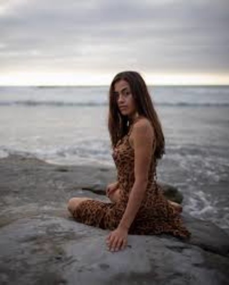 Nicole Brennan pretty model pics