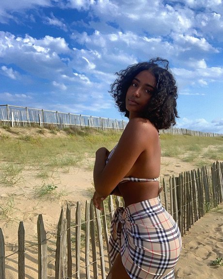 Rionma nude model picture