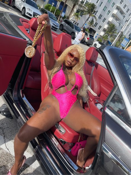 Sukihana_ art actress pic