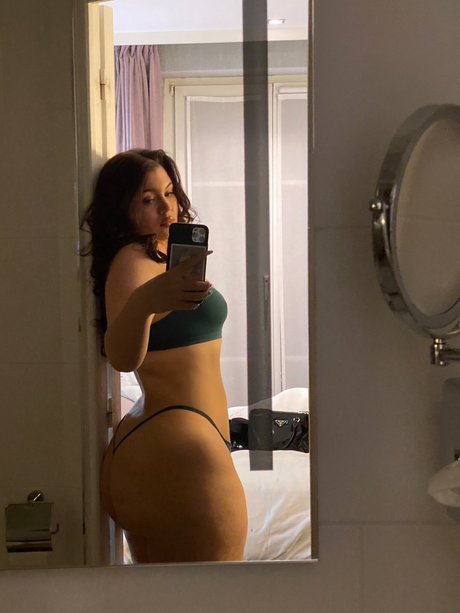 Valeria Vendetta pretty model pictures