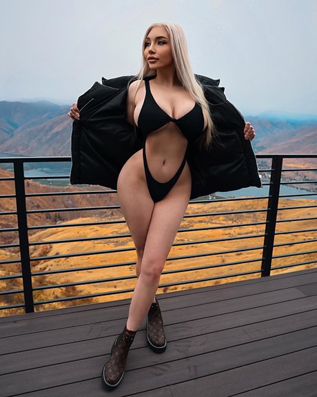 eyes onlyfans naked image