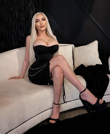 Brooke Michelle sexy pornstar pictures