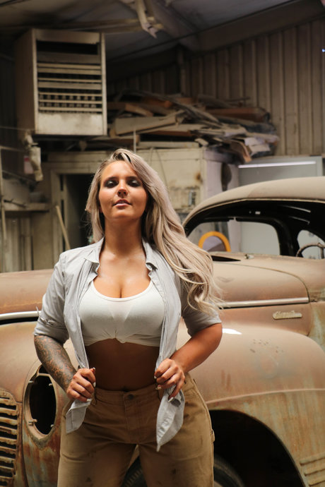 Chloe Yonker free model pics