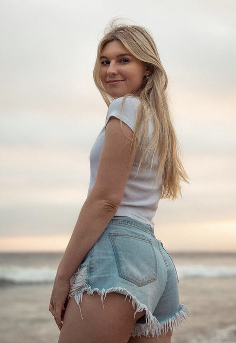 Jess Billings_ model sexy pic