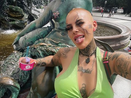 Leoni Baltz_ high quality pornstar images