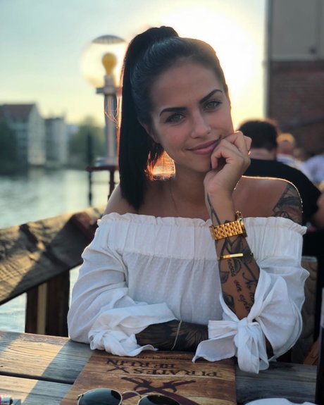 Marlen Valderrama Alvarez star top picture