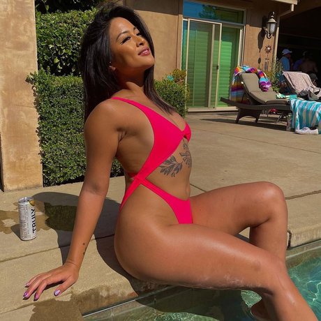 tattooed shemale onlyfans naked photos