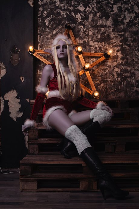 _Lana Ronina hot model image