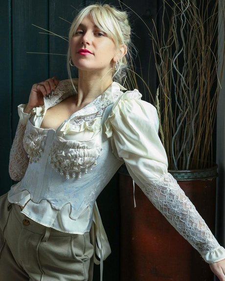 Cat Gold pretty actress photo