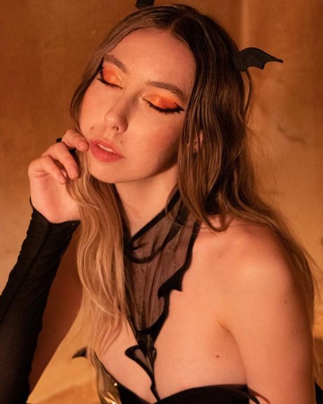 Ella Mooncake pornstar nice images