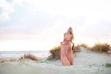 _Anna Bella model free image