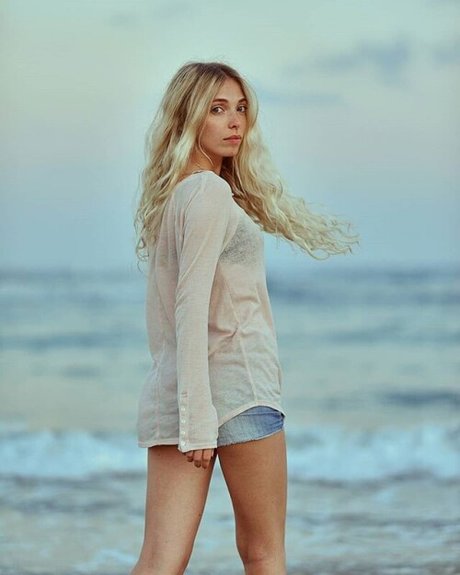 _Anna Bella erotic actress pic