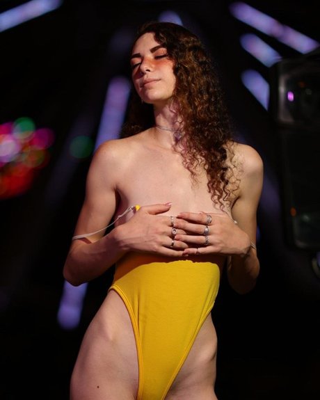 Eden Ayalon_ hot star images