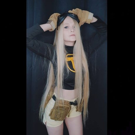 Invaderdd Dee Mente pornstar top pic