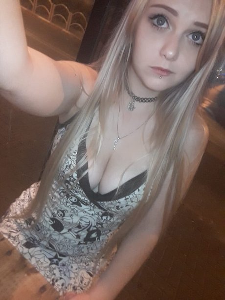 Invaderdd Dee Mente model porn image