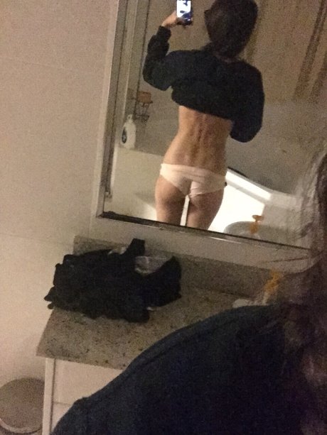 Loser Dyke naked model pics