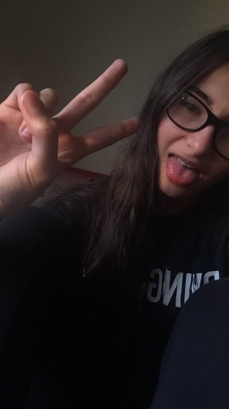 Loser Dyke star pretty pics