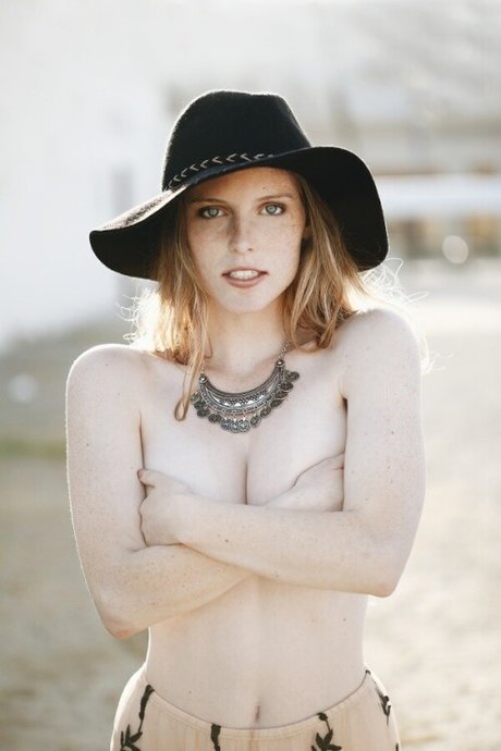 Stella Hayes_ star erotic pic