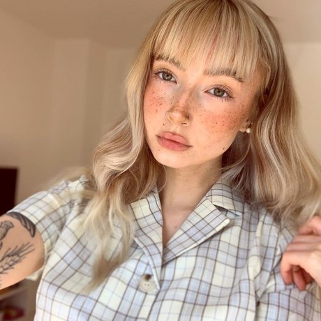 Caelyn Mathews adult model photos