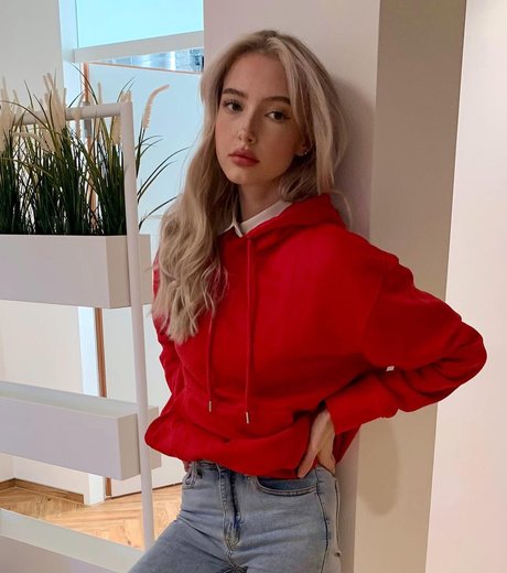 Caelyn Mathews perfect model galleries