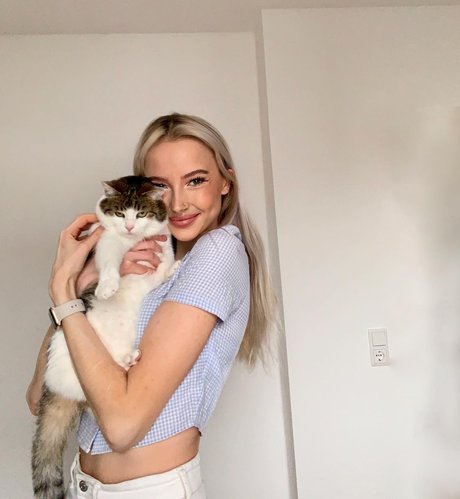 Caelyn Mathews adult actress image