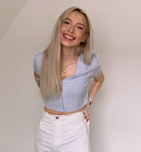 Caelyn Mathews star pornographic photo