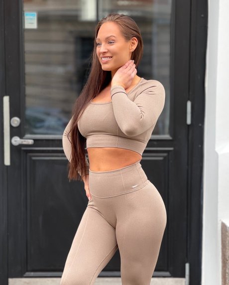 Christina Strom Faere hd actress galleries