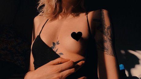 Hillmayer naked star pictures