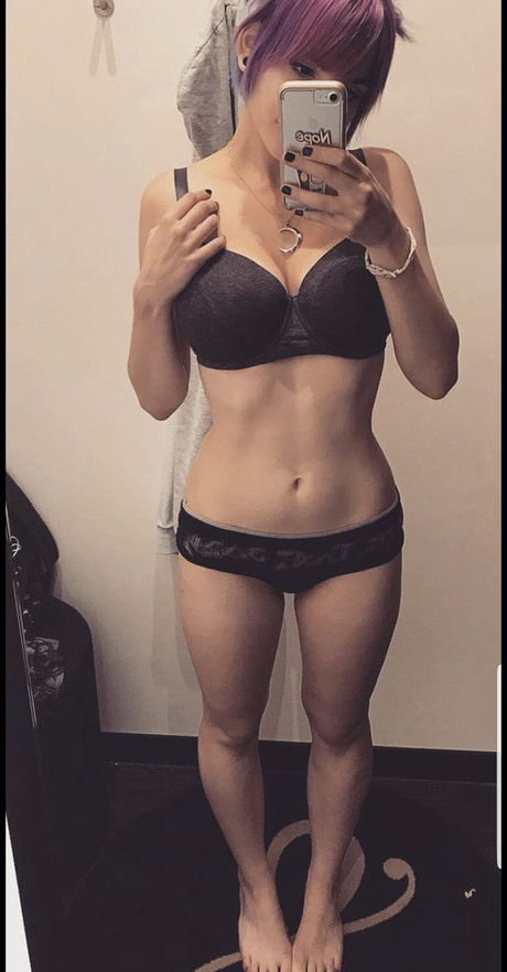 Julez Notyourwaifu pornstar hd img