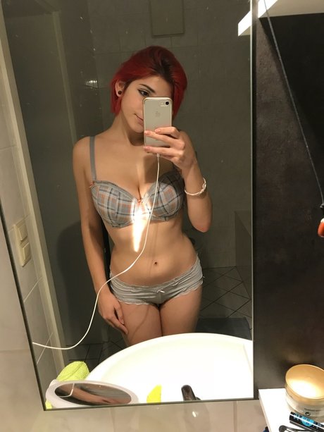 Julez Notyourwaifu model beautiful galleries