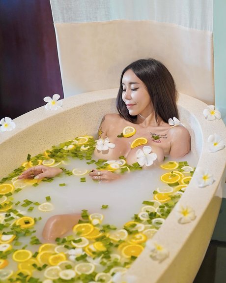 Leng Yein beautiful star pics