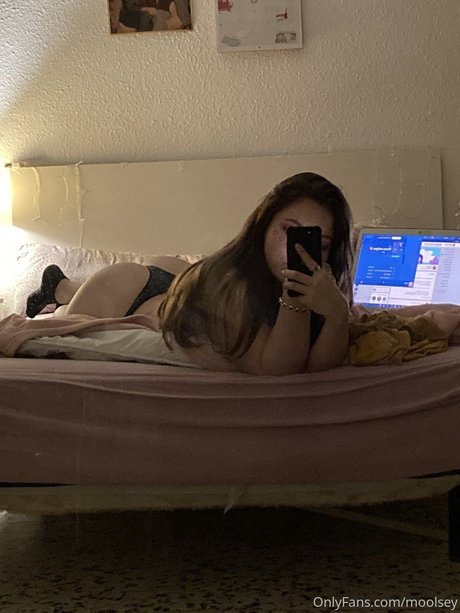 Moolsey beautiful actress pics