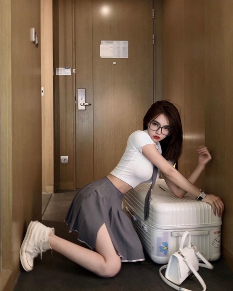 Pickrui model naked photo