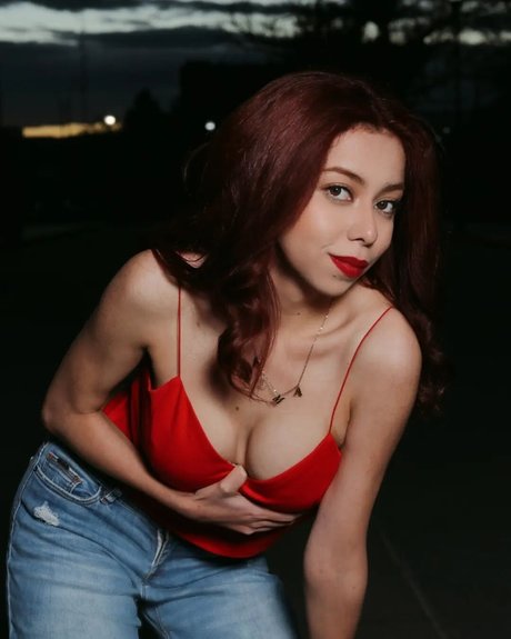 Alma Hernandez model hot photo