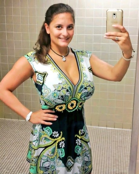 Avery Milla model adult galleries