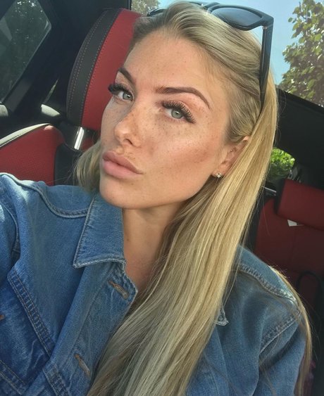 Bethany Samuels nudes model photos