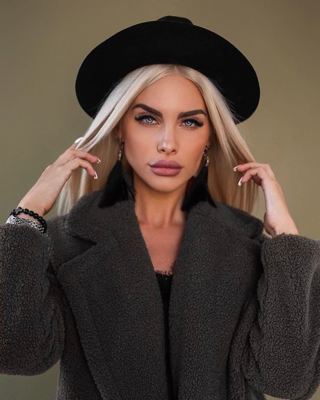 Iva Kivock perfect pornstar photos