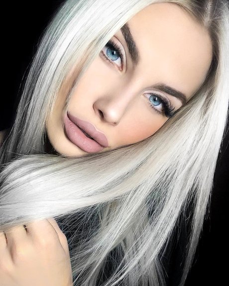 Iva Kivock nude model pic