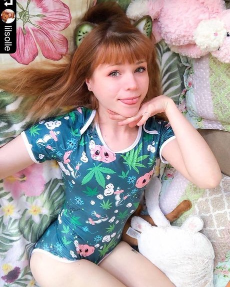 Lilsolle Chickpii naked model pic