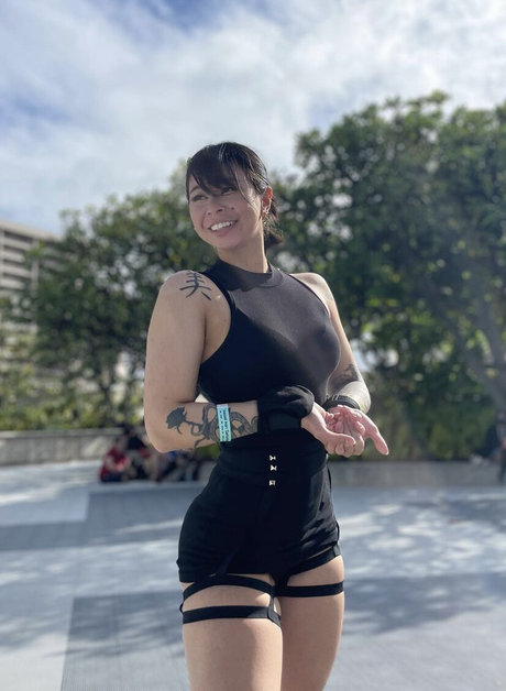 Tabi Lift exclusive model photos