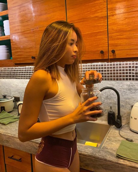 Alexis Corbi naked actress picture