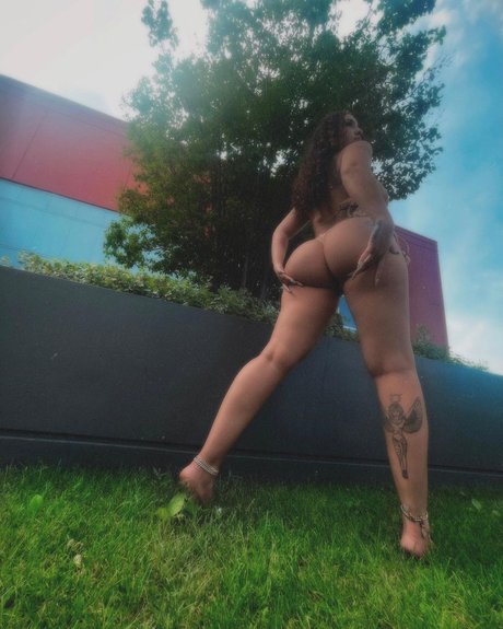 Ash Kash erotic actress image