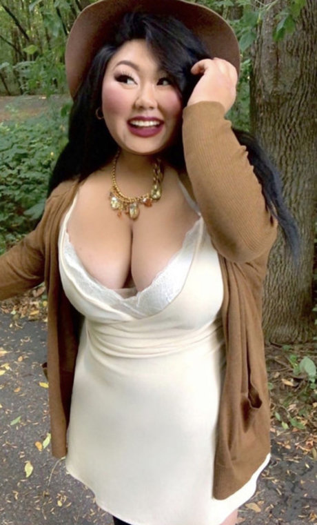 Kendra Vaaj model free pic