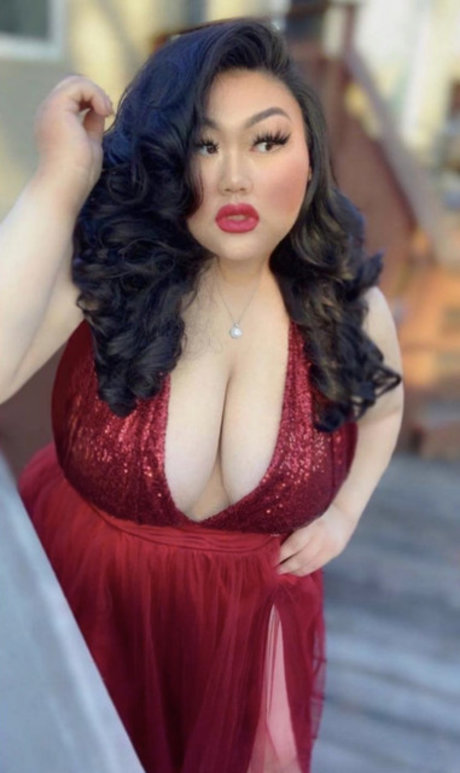 Kendra Vaaj star best pic