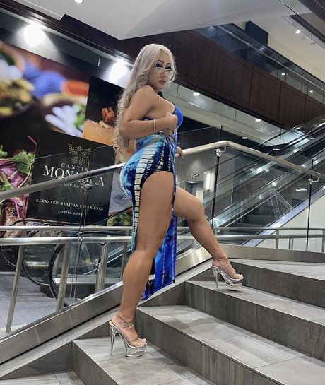 Beamer Babe_ xxx star image