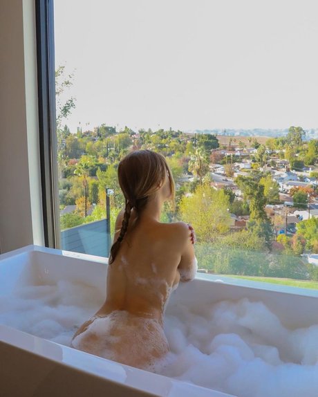 Riley Murray nude star pic