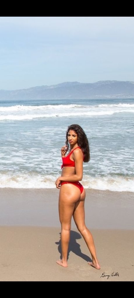 Sara Sandal sexy star photos