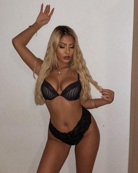 Vasilka Vazzzlegramm sexy model image